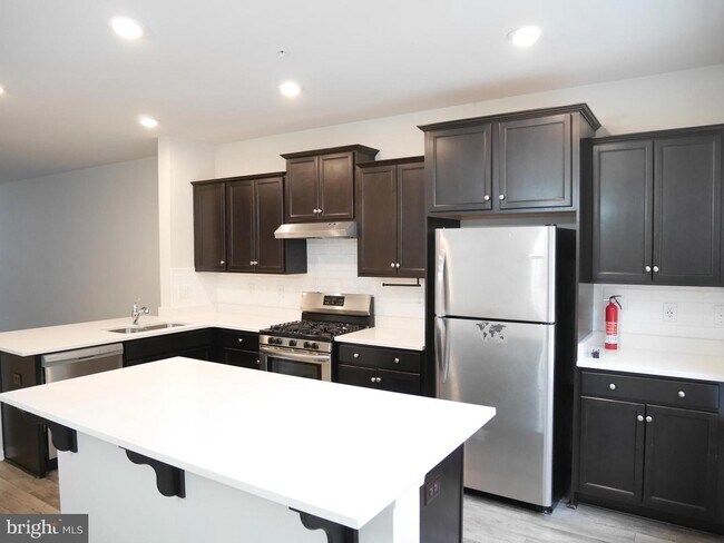 Building Photo - 1150 Sicily Ln