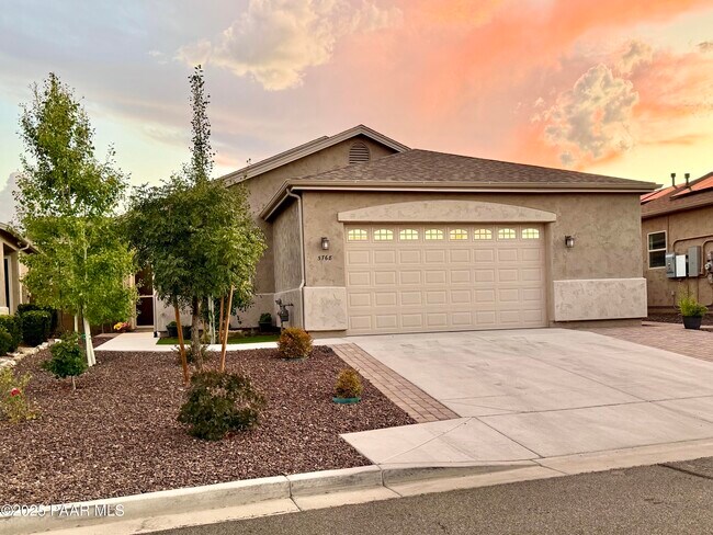 Foto del edificio - 5768 N Thornberry Dr