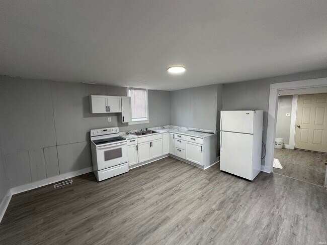 Building Photo - 1129 W Oregon St