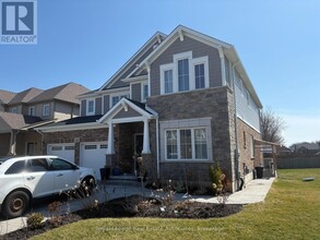 Building Photo - 135 Monarch St