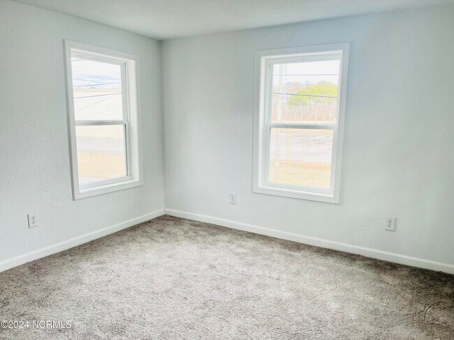 Foto del edificio - 109 E Ward St