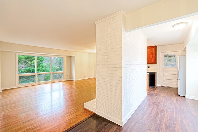Building Photo - 9116 Brian Dr