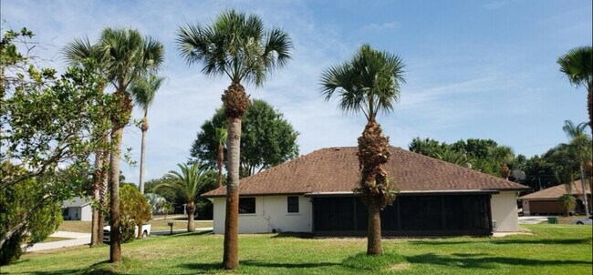 6192 Roberta Dr Englewood FL - 6192 Roberta Dr Englewood Fl Building Photo