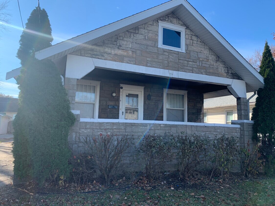 Primary Photo - 1114 E Virginia Ave