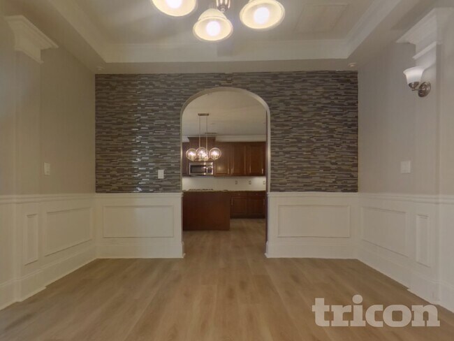 Building Photo - 4617 Town Manor Dr