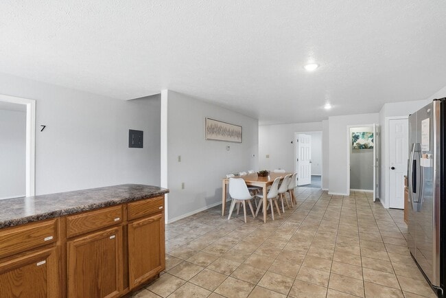 Building Photo - 9525-9529 E Mission Ave