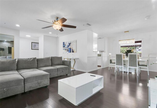 Foto del edificio - 8644 Sandberry Blvd