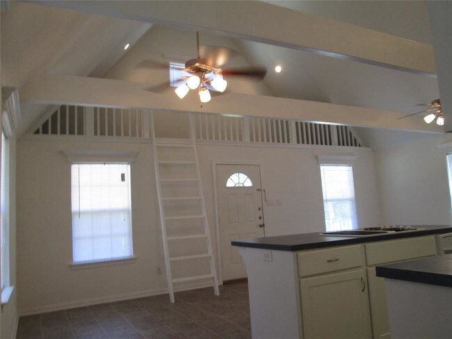 Building Photo - 307 Texas Ave
