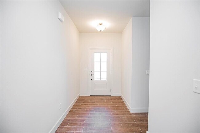 Building Photo - 1024 Parker Ln