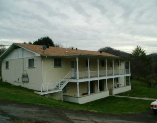 Primary Photo - 9 Lakeview Dr