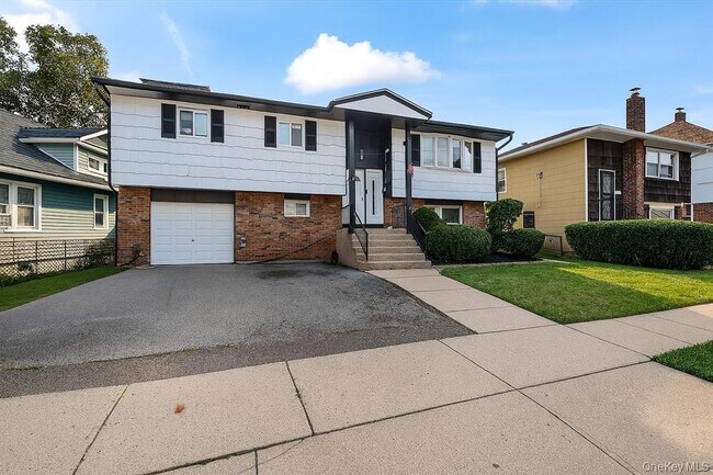 Building Photo - 22 Hudson Pl