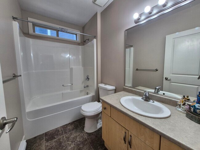 Photo du bâtiment - 1066 Jenkins Ave