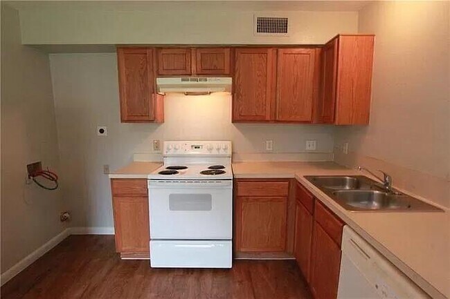 Foto del edificio - 7206 Twin Crest Dr