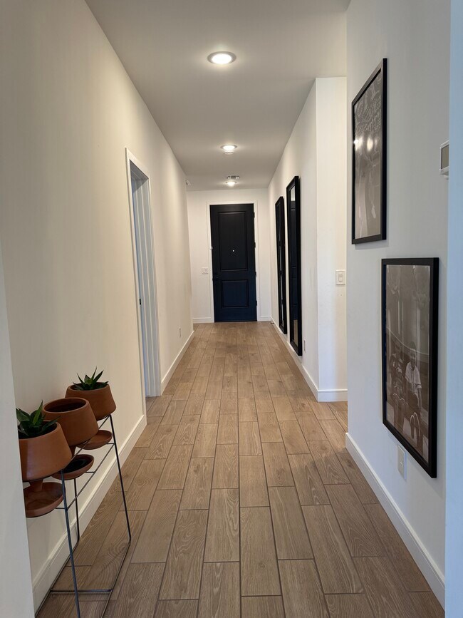 Foto del edificio - 8625 W Augusta Ave