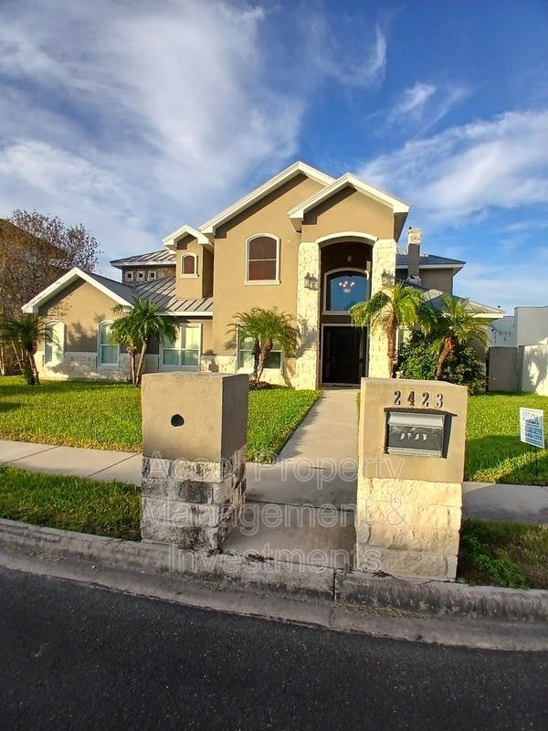 Building Photo - 2423 W Hampton Ave