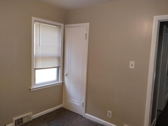 Building Photo - 216 Goodell St