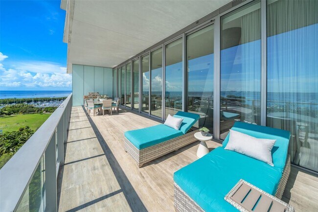 Foto del edificio - 2675 S Bayshore Dr