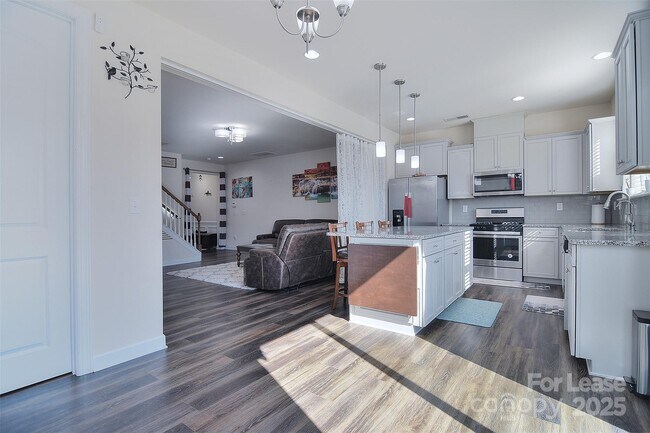 Foto del edificio - 9245 Glenburn Ln