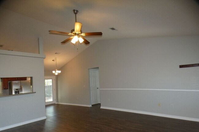 Foto del edificio - 6607 Woodbury Forest Dr