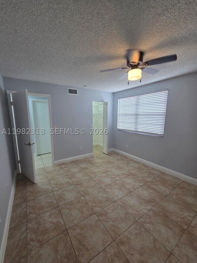 Building Photo - 1241 SW 46th Ave