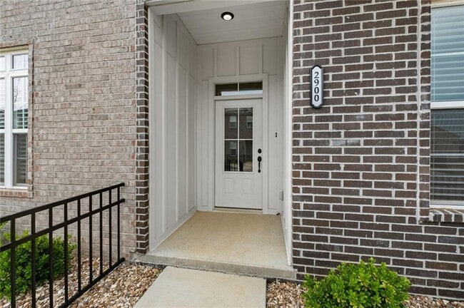 Building Photo - 2900 SW Arlington Blvd