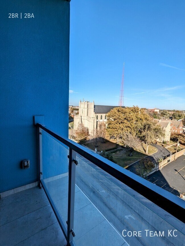 Foto del edificio - Two bedroom with lots of light