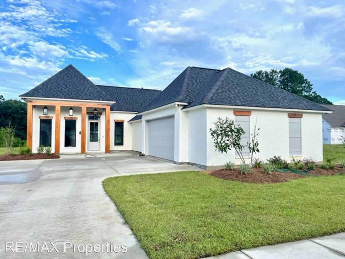 4 br, 3 bath House 17302 Rabbit Rush Ave House Rental in