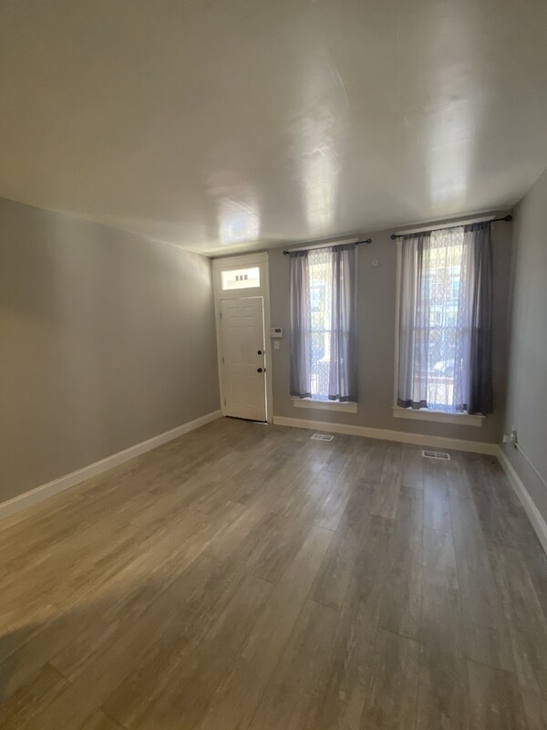 Foto del edificio - 424 Ilchester Ave