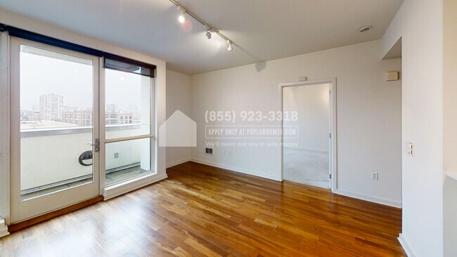 Building Photo - 555 4th St