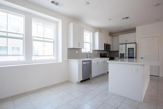 Building Photo - 516 Avenida Centro