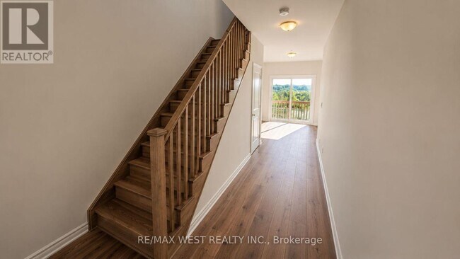 Building Photo - 15 Inverary Cres
