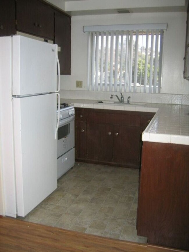 Building Photo - Large 2bd/1bth near LMAAC!
