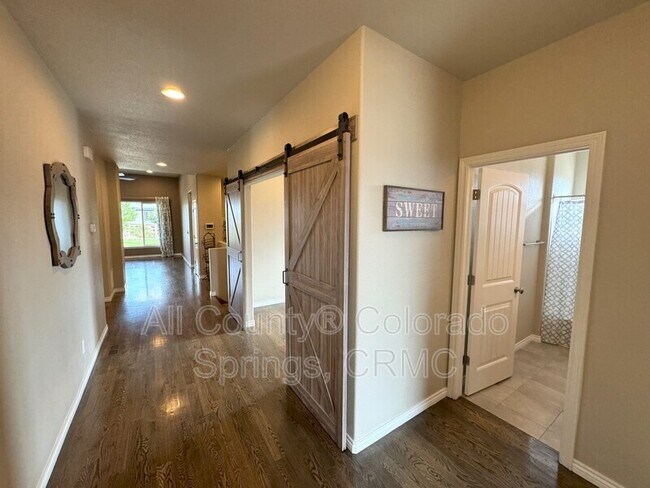 Foto del edificio - 12449 Carmel Ridge Rd