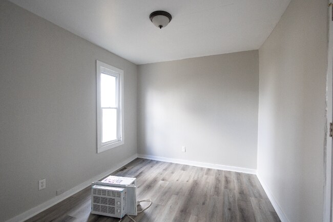 Building Photo - 2028 Lexington Ave