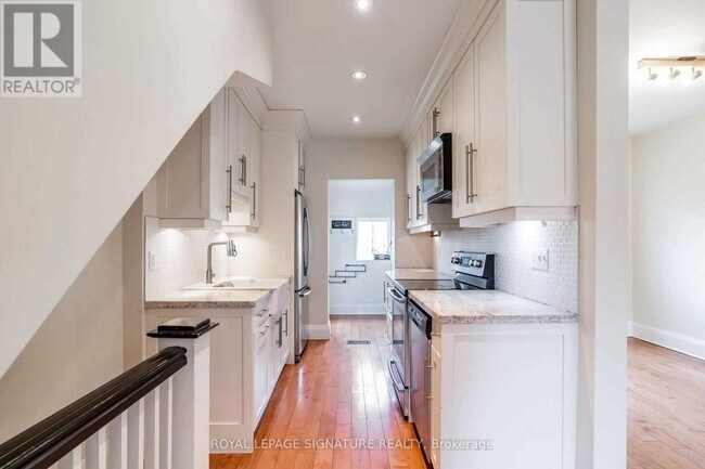 Building Photo - 62 Kingsmount Park Rd