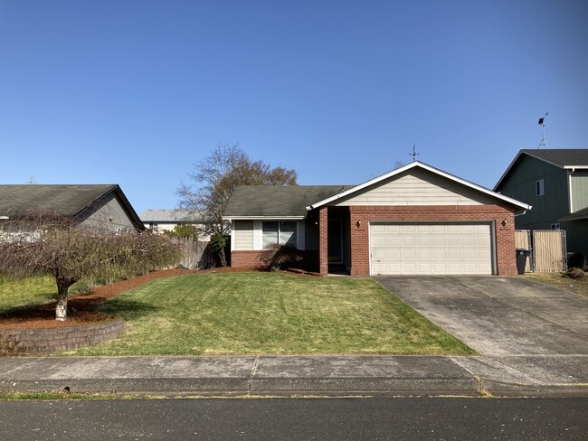 Building Photo - 252 Hillshire Dr