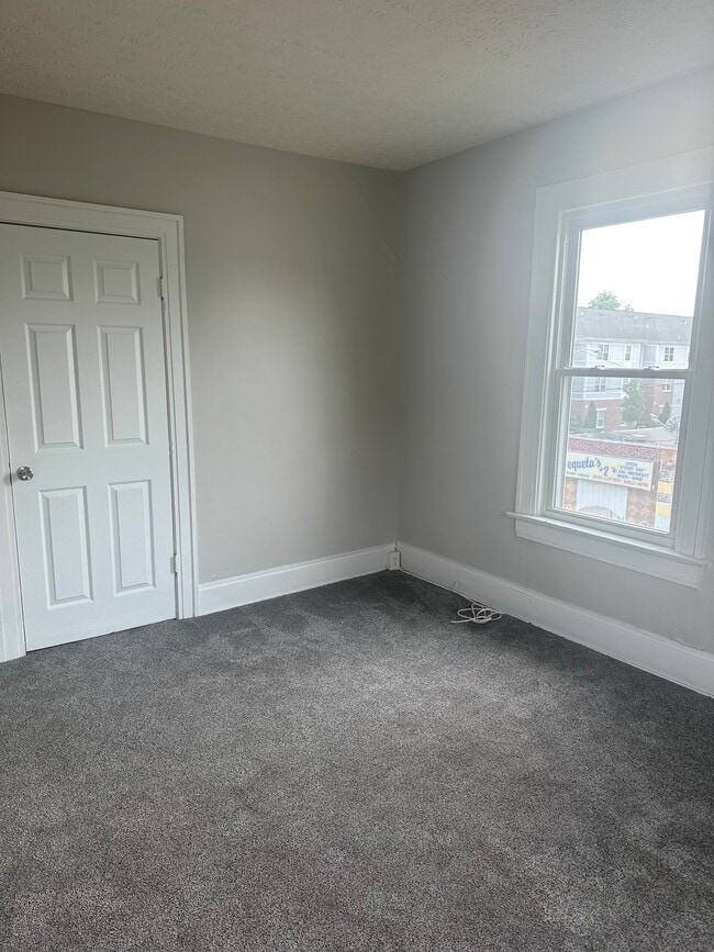 Building Photo - 798 E Whittier St