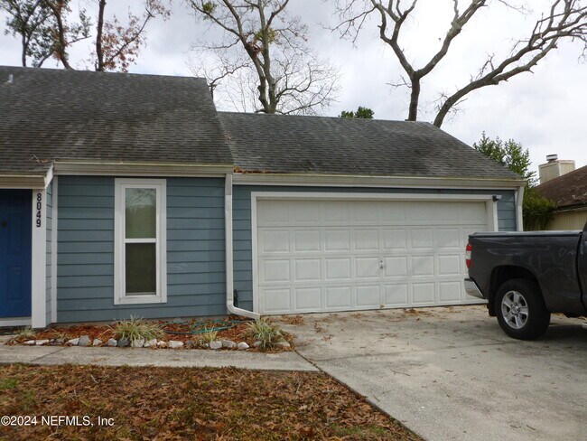 Foto del edificio - 8049 Kilwinning Ln