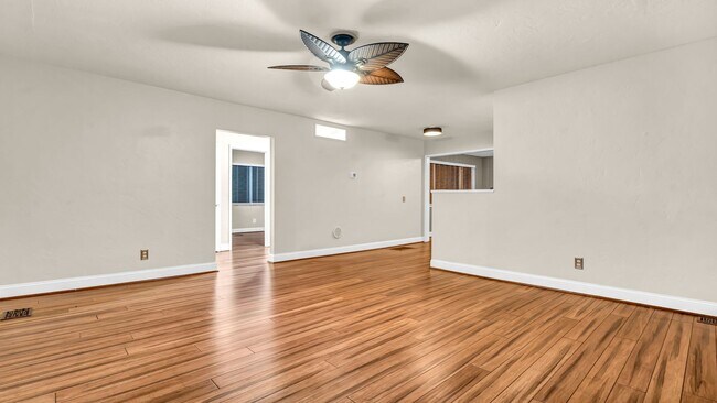 Building Photo - Gorgeous 2br/2ba home in North St Pete Ava...