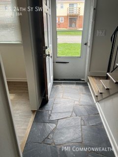 Building Photo - 2 Bed / 1 Bath Apartment (Available Now)