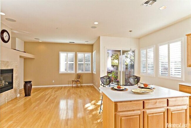 Building Photo - 160 Unity Cir