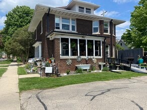 Building Photo - 219 S 4th St