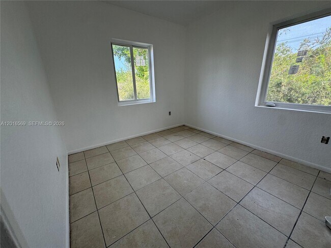 Foto del edificio - 8301 NW 5th Ave