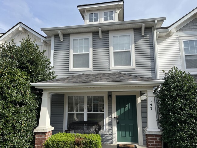 2 Bedroom Townhome Near Lenox Village! - 2 Bedroom Townhome Near Lenox Village!