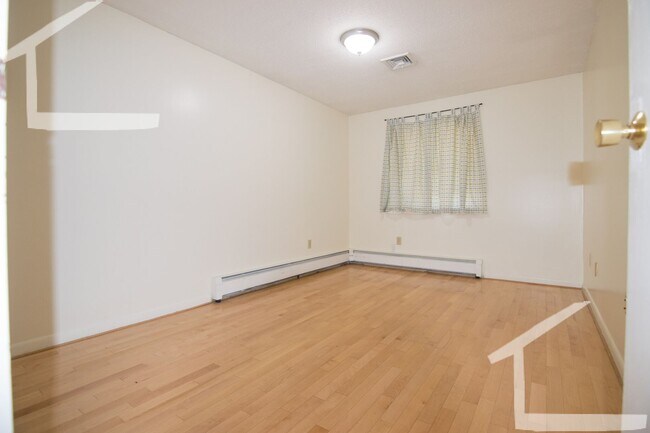 Foto del edificio - WOW!!!!!  Brookline 5 bed with Central Air, Laundry In-Unit