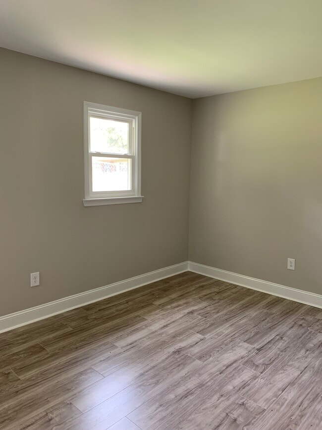 Room 2A - 2824 Wyncote Dr