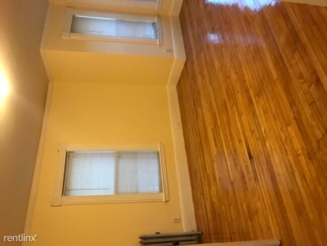 Building Photo - 3 br, 1 bath Apartment - 376 Wilder St