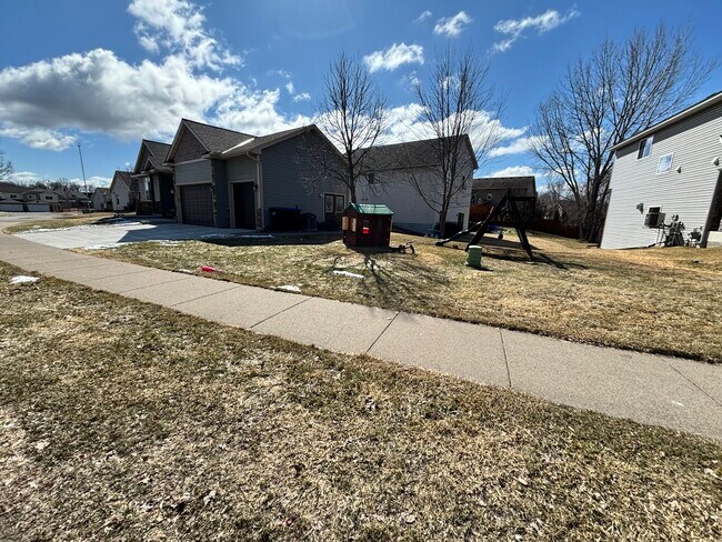 Building Photo - 6364 Bakken St