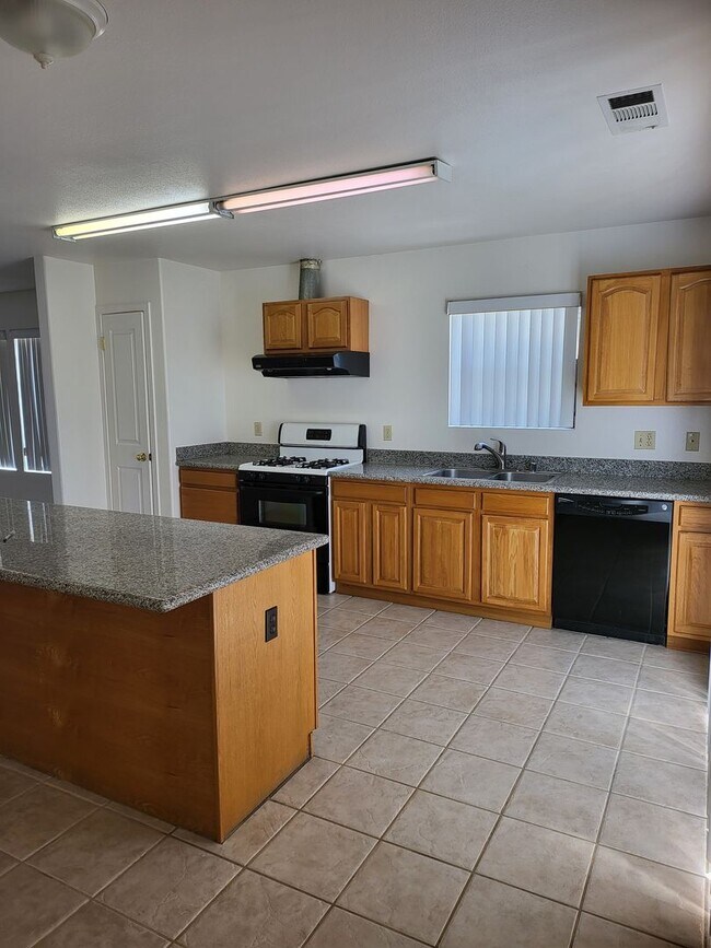 Building Photo - Beautifully Upgraded 2 Story Home in Downt...