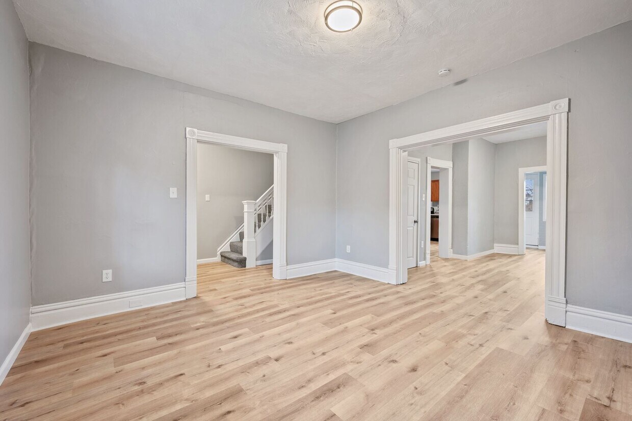 Primary Photo - Beautiful Fully Renovated 4 Bedroom Home I...